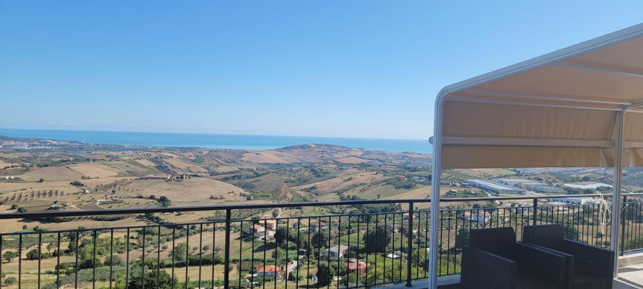 La Terrazza Motta Bed & Breakfast Atri Luaran gambar