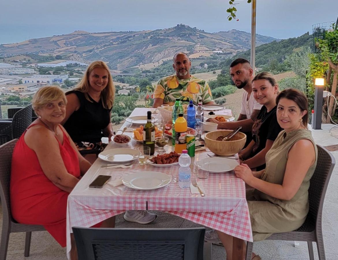 La Terrazza Motta Bed & Breakfast Atri Luaran gambar