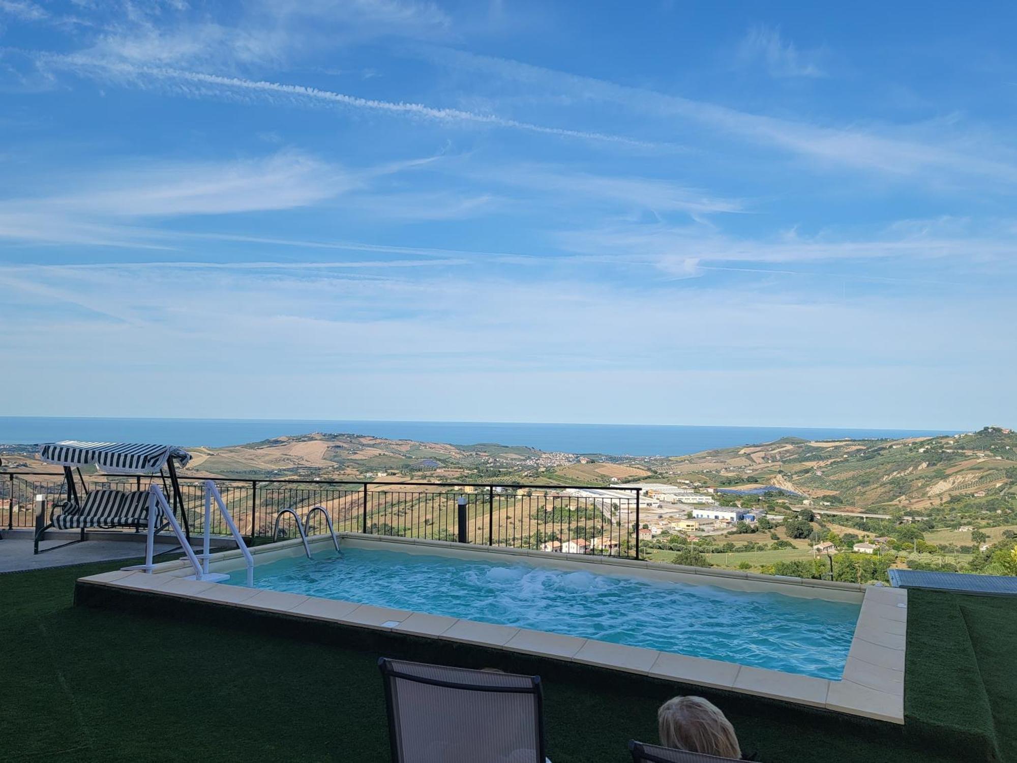 La Terrazza Motta Bed & Breakfast Atri Luaran gambar