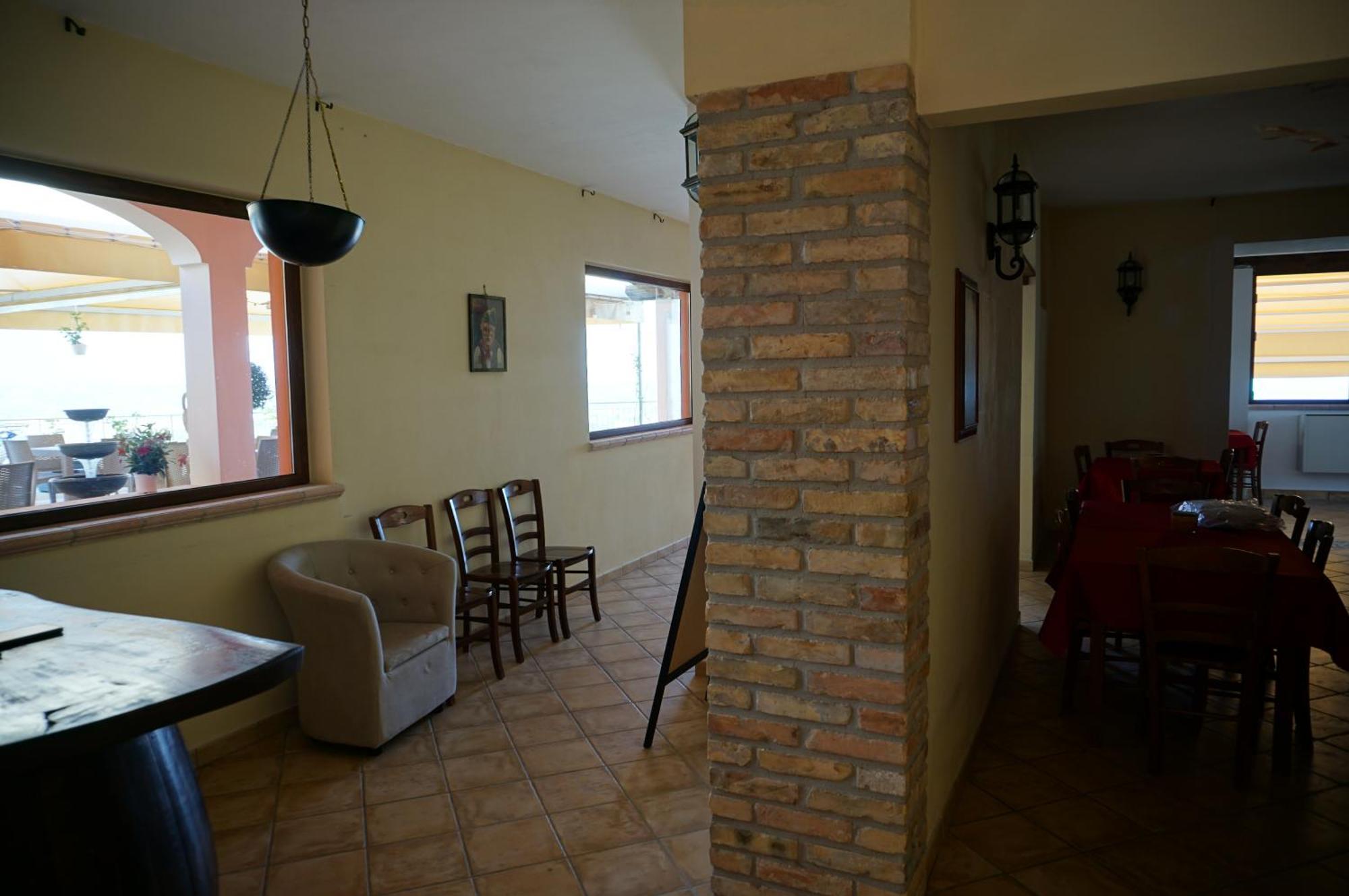 La Terrazza Motta Bed & Breakfast Atri Luaran gambar