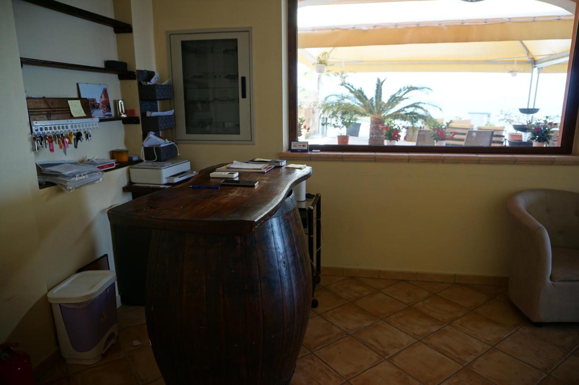 La Terrazza Motta Bed & Breakfast Atri Luaran gambar