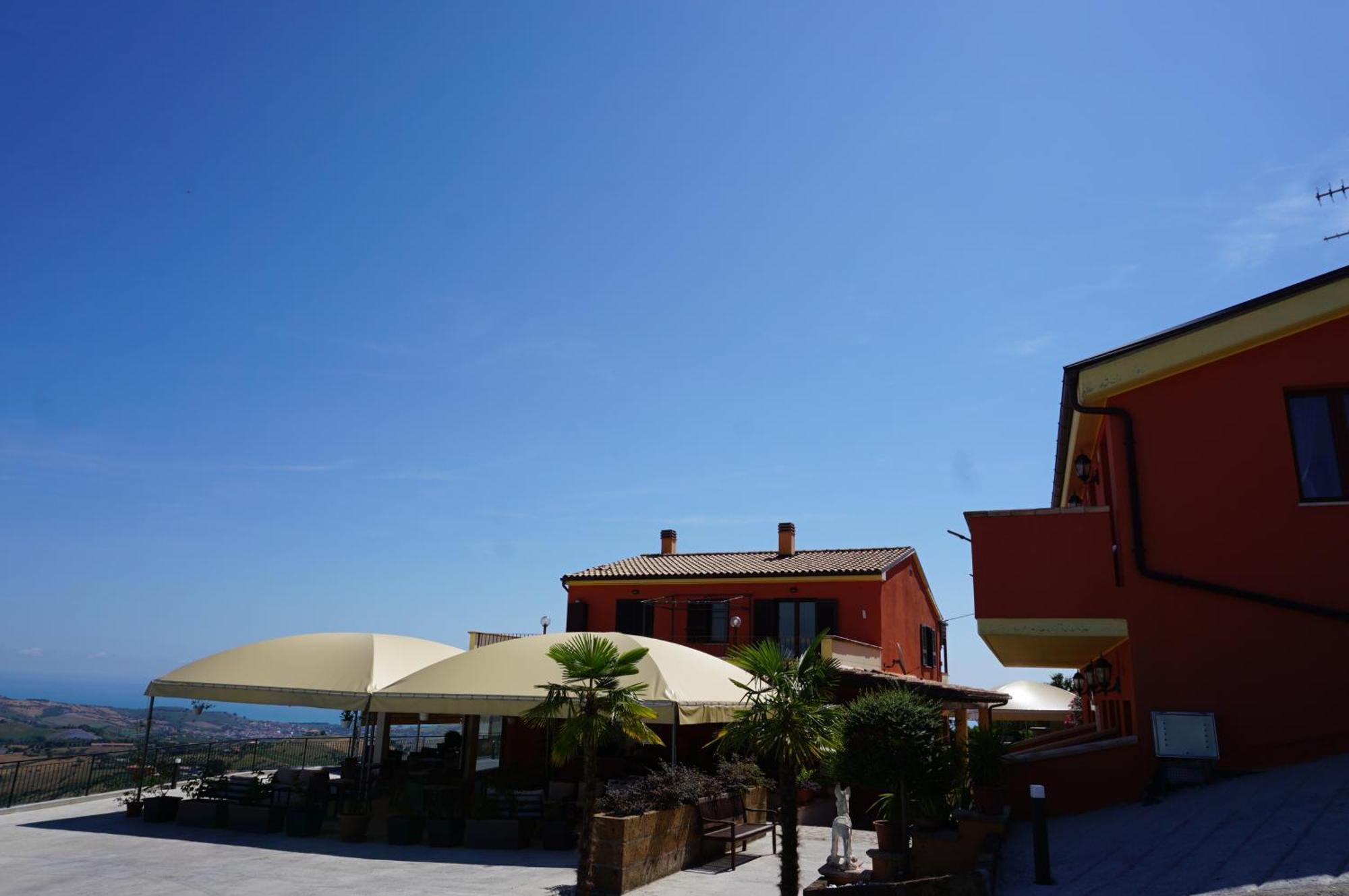 La Terrazza Motta Bed & Breakfast Atri Luaran gambar