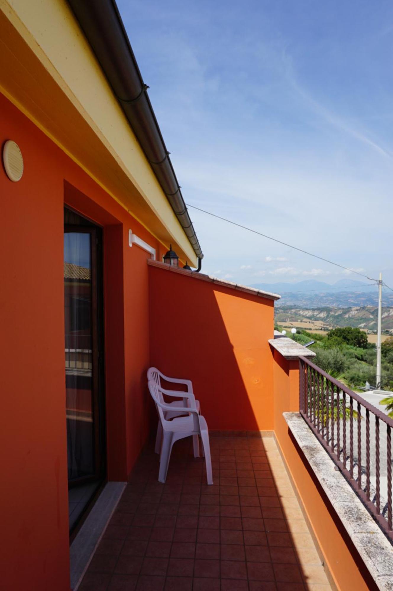 La Terrazza Motta Bed & Breakfast Atri Luaran gambar